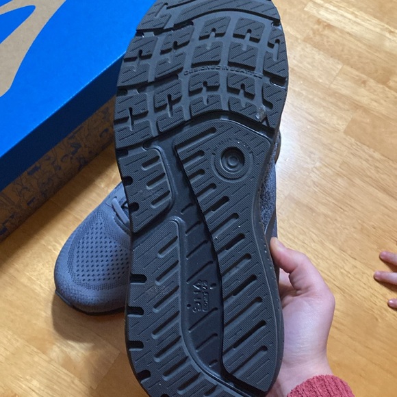 Mens Brooks - Picture 3 of 5